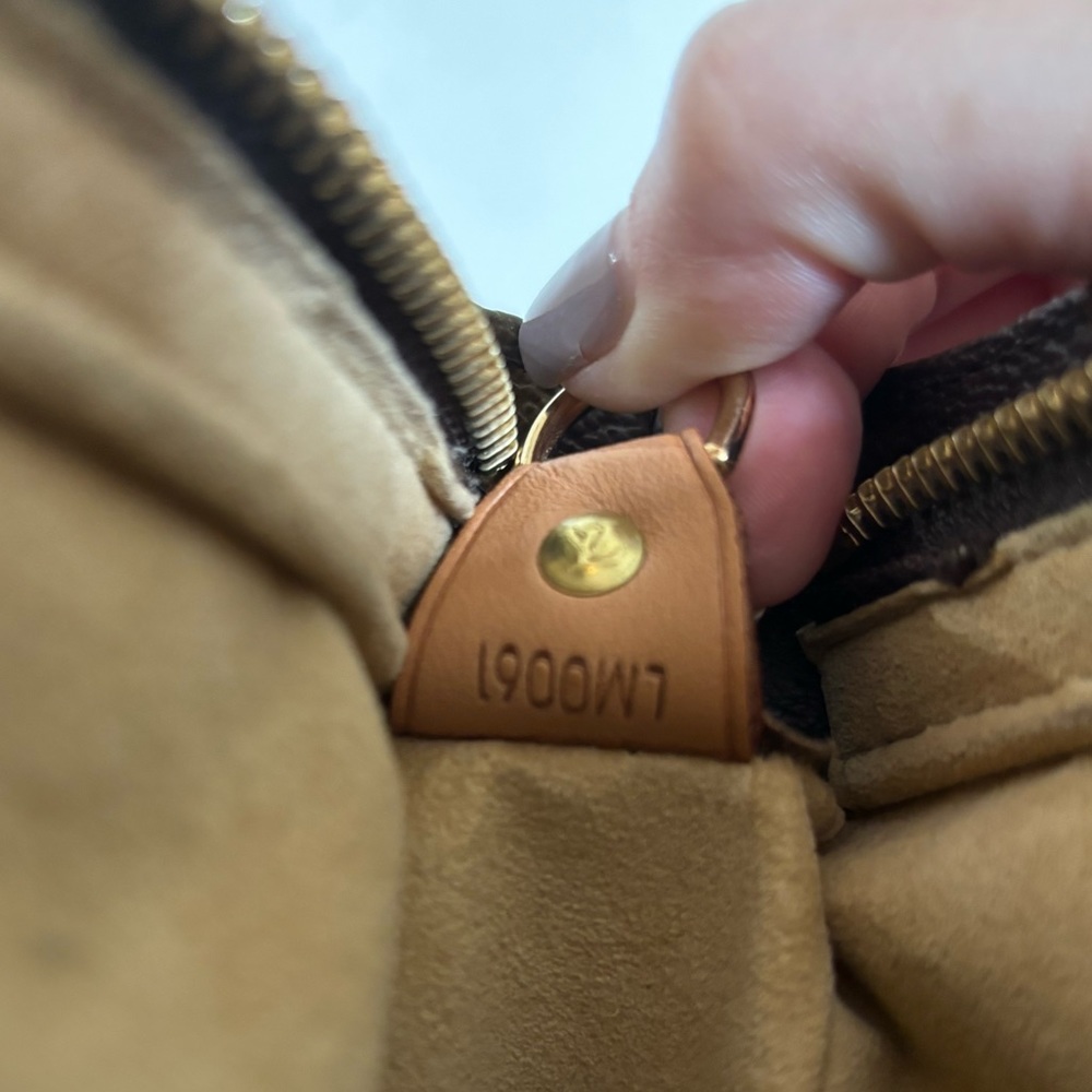 Louis Vuitton Monogram Looping MM - Picture 12 of 13